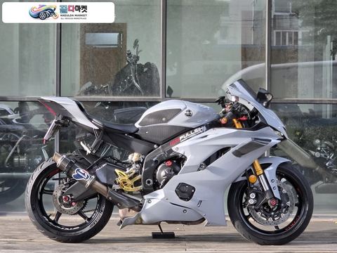 야마하 YZF R6 2018년식 야마하 R6 2018년식 떼르미뇨니 머플러 저렴하게 판매합니다.