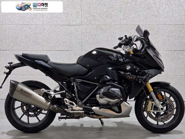 BMW R 1250 RS 2024년식 24년식 BMW R1250RS 트리플블랙/아크라포빅 머플러/신차급 차량 판매 / 대차