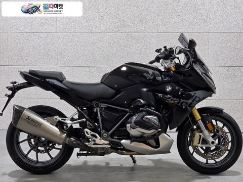 BMW R 1250 RS 2024년식 24년식 BMW R1250RS 트리플블랙/아크라포빅 머플러/신차급 차량 판매 / 대차