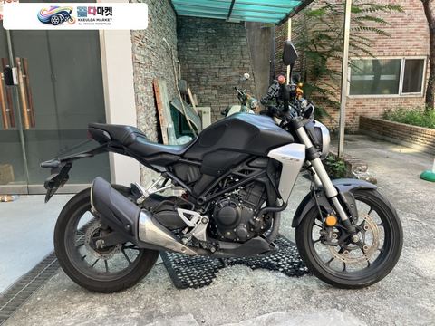 혼다 CB 300 R 2018년식 혼다 cb300r 18년식 abs모델 무사고무슬립 팝니다