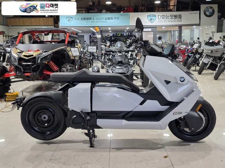 BMW CE 04 2024년식 열선시트 들어간 화이트 모델