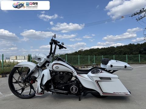 할리데이비슨 로드킹 스페셜 2020년식 30인치 로드킹 백마 판매 합니다.(에어서스, 커스텀 도색, 센터 스텐드 등등)