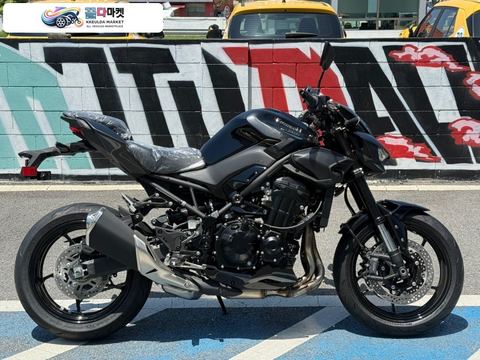 가와사키 Z 900 ABS 2026년식 모토몰 - 전국최대 종합바이크 쇼핑몰 / 2026년식 Z 900 ABS 메탈릭 플랫 스파크 블랙 즉시출고 제1금융권 저금리 현금할부 /