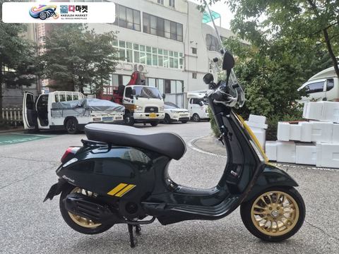 베스파 스프린트 125 레이싱 식스티 2021년식 신차급 베스파 스프린트 125cc 레이싱 식스티 오토바이 스쿠터 팝니다