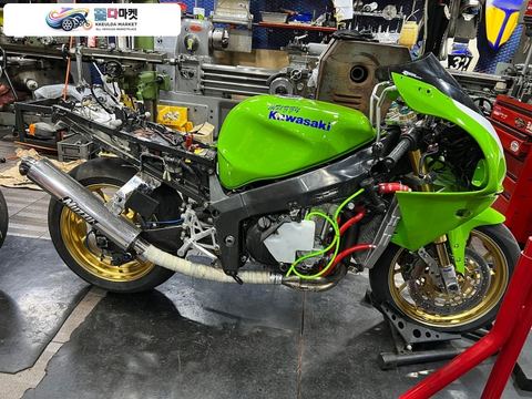 가와사키 닌자 7 R 1999년식 리스토어 완료된 zx7r 판매합니다.