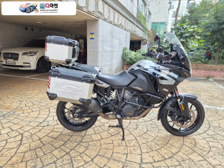 KTM 1290 슈퍼 어드벤쳐 S 2019년식 깔끔하게 관리한 KTM 1290 슈퍼 어드벤쳐 S 판매합니다.