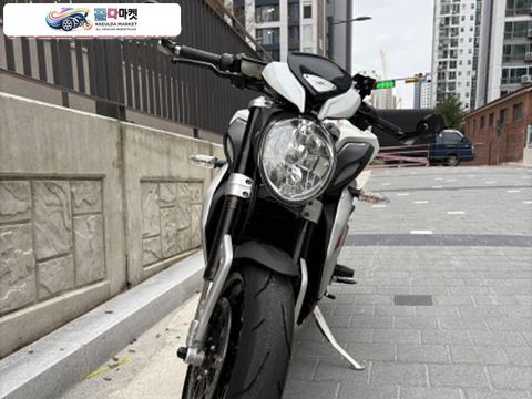 MV-아구스타 브루탈레 800 드랙스터 2015년식 MV아구스타 드랙스터 800 7500km 흰색
