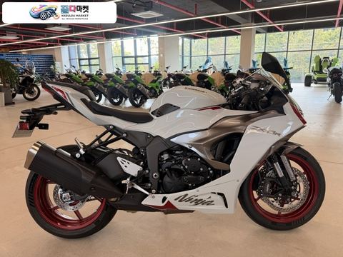 가와사키 닌자 6 R 2025년식 25년식 가와사키 닌자 ZX-6R 짦은 키로수 중고차 판매합니다.