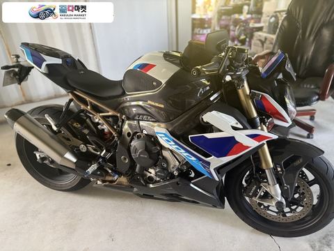 BMW S 1000 R 2024년식 s1000r m팩입니다.