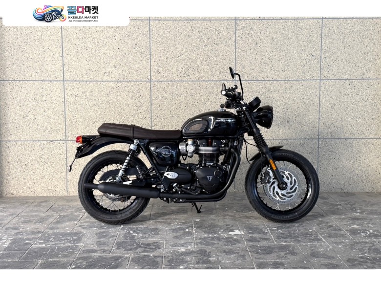 트라이엄프 본네빌 T120 블랙 2026년식 2026년식 본네빌 T120 블랙 1천키로 판매합니다.