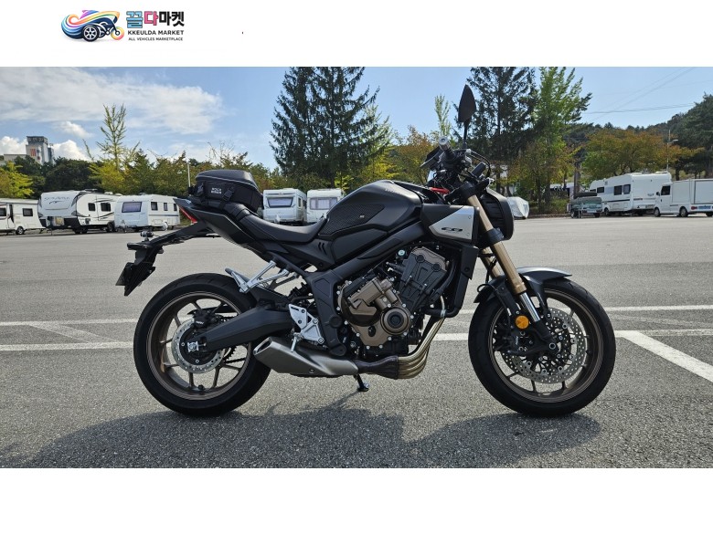 혼다 CB 650 R E 클러치 2024년식 혼다 CB650R E클러치 (4200km, 블랙, 사이드박스 포함)