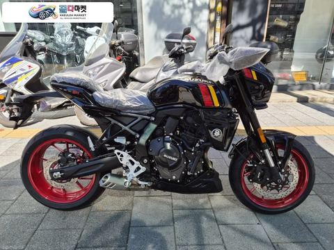 스즈끼 GSX 8 TT 2027년식 2027년식 스즈키 GSX 8TT 판매합니다.