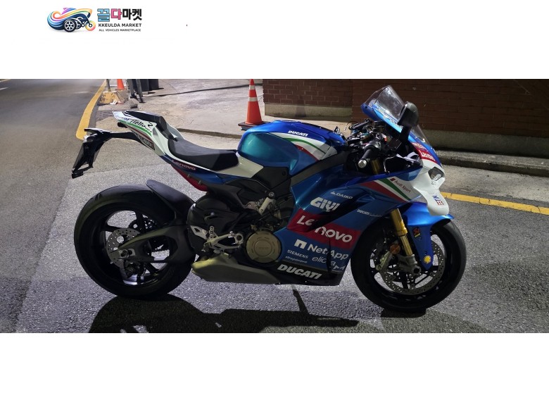 두카티 스트리트파이터 V4 S 2026년식 두카티 파니갈레 V4S 26년식 신차급 팝니다.