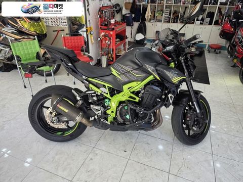 가와사키 Z 900 ABS 2021년식 가와사키 / Z 900 ABS 년식 2021 무사고 / 꿍2회 / 무슬림 / Z900 ABS 모델 풀튜닝 / 풀 옵션 / 아크라 구변완료 ..