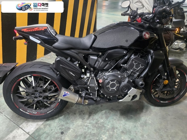 혼다 CB 1000 R 2023년식 CB1000 r 블랙에디션 팝니다