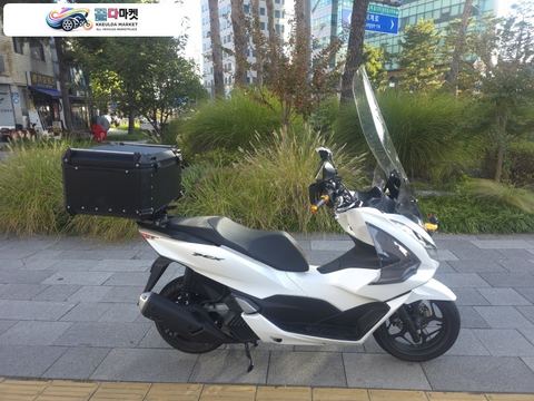 혼다 PCX 125 ABS 2023년식 티바이크 2023년 최상급 컨디션 혼다 더뉴PCX125 ABS 화이트 컬러 배달세팅 판매합니다. -카드-대차-할부-