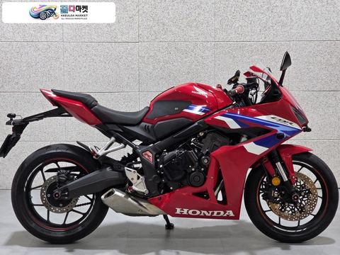혼다 CBR 650 R E 클러치 2026년식 26년식 혼다 CBR650R 이클러치 신차급/4683km/네비게이션 차량 판매 / 대차