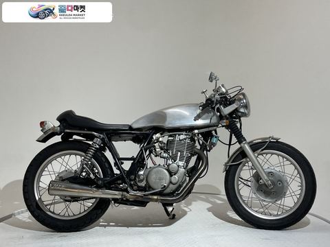 야마하 SR 400 2006년식 [바이크스테이션] 위탁판매차량 소모품다수 소장용 정서류 풀튜닝 카페레이서 슈퍼트랩머플러 빅캬브 셰퍼핸들