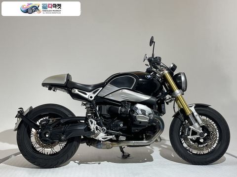 BMW R 나인 T 2018년식 [바이크스테이션] 위탁판매차량 ★가격할인★ 1390만원→1290만원 소모품다수 1인차주 실주행거리17,880KM 소음기제거후구변완료 튜닝윙카 휀다리스 사이드암 엔진가드 라디에이터가드 저먼아이2CH블랙박스 캐노피 머드가드 USB충전기 사이드스탠드클립