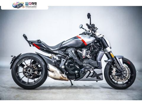 두카티 X 디아벨 블랙스타 2021년식 착한형의오토바이 모든 바이크 정직한 매입 신속한 매입 도와드립니다.