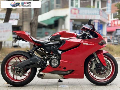 두카티 899 파니갈레 2014년식 두카티 파니갈레899 14년식 저렴하게 판매합니다.