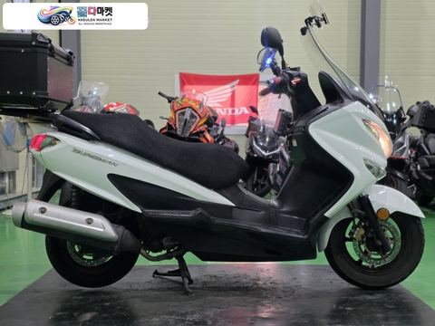 스즈끼 버그만 125 ABS 2019년식 스즈키 버그만125ABS 19년식 연식대비 짧은키로수 최저가 판매합니다.