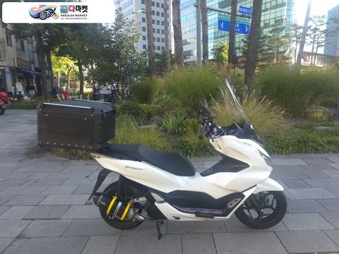 혼다 PCX 125 ABS 2021년식 티바이크 2021년 최상급 컨디션 혼다 더뉴PCX125 ABS 화이트 컬러 배달세팅 판매합니다. -카드-대차-할부-