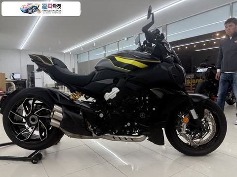 두카티 디아벨 V4 2025년식 디아벨 V4S
