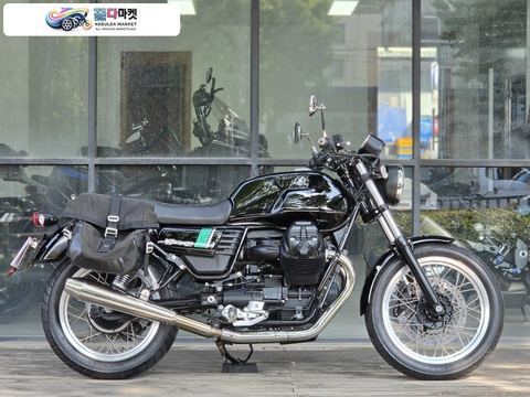모토구찌 V7 Ⅲ 스페셜 2018년식 모토구찌V7 III 스페셜 2018년식 아고스티니 머플러 짧은키로수 판매 합니다.