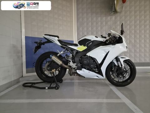 혼다 CBR 1000 RR 2016년식 cbr1000rr 16년식 7.2만km 팔아요