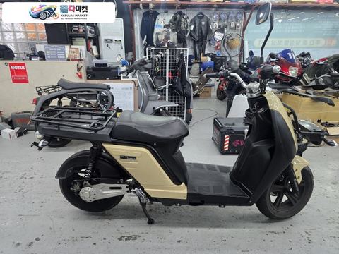 와코 EV E7 S 2022년식 전기스쿠터 와코 E7s 2022년식 베이지 색상 판매합니다.