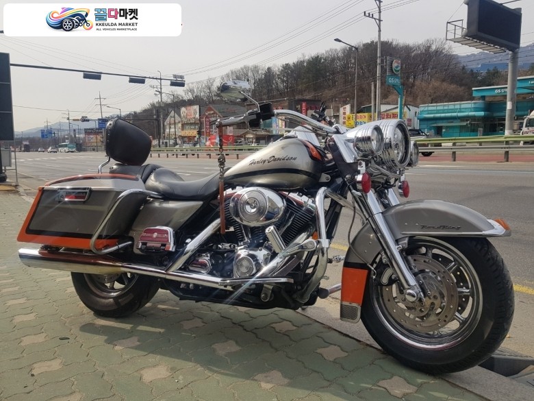할리데이비슨 로드킹 2004년식 여기 빛나는 할리 로드킹 팔아봅니다~~대차가능(신한마이카할부가능)