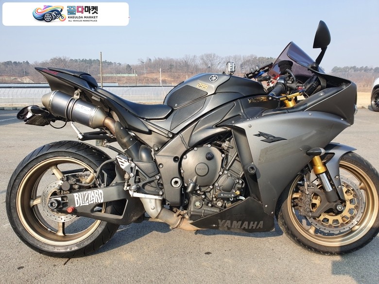 YZF R1