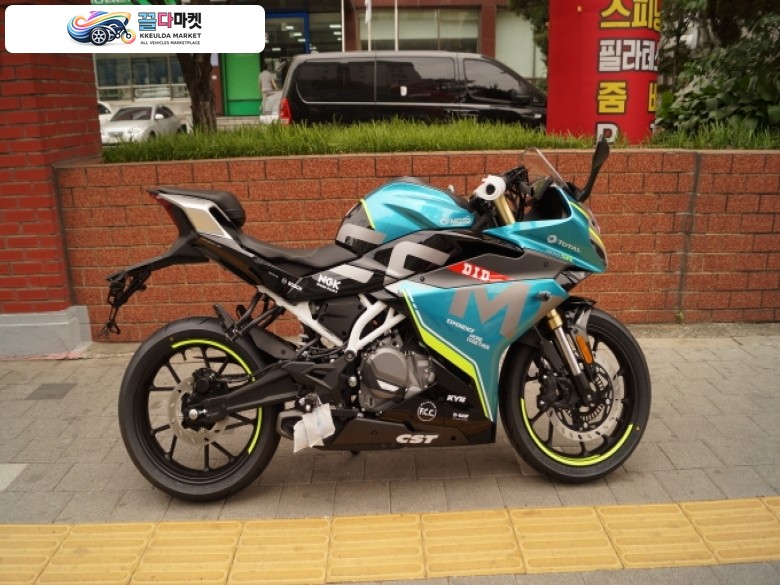 CF모토 300 SR 2022년식 색상별 당일출고 드립니다.