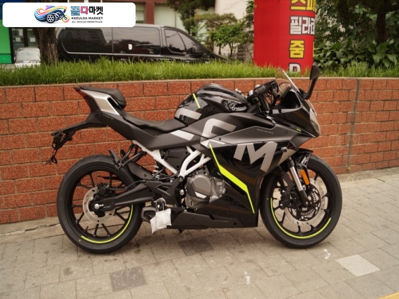CF모토 300 SR 2022년식 카드무이자 가능합니다.