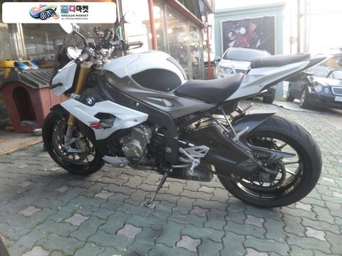 BMW S 1000 R 2015년식 여기 빛나는 비엠 팔아봅니다  ~~대차가능 (할부가능)