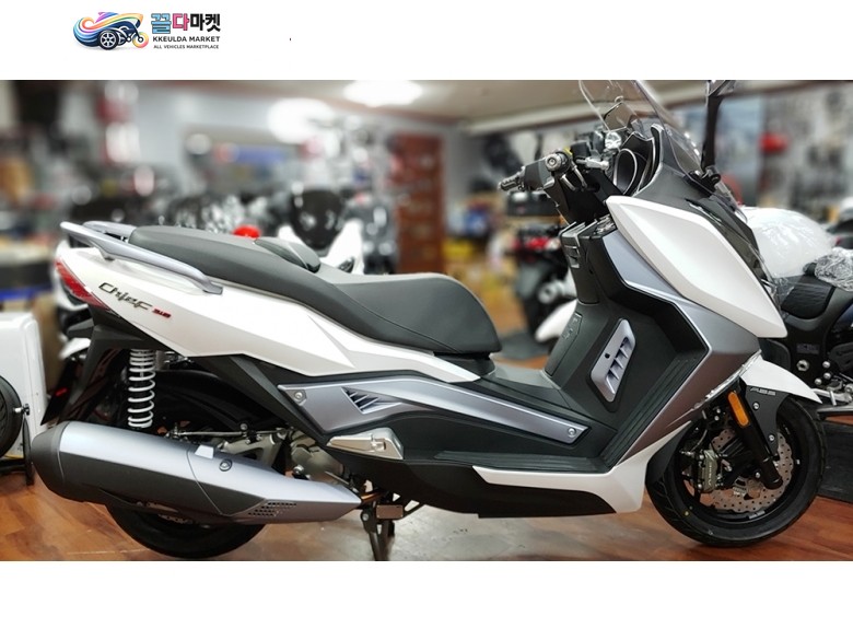 K&C 에릭 300 2022년식 ［동서울모터랜드-매입대차］에릭 300ABS 스마트_멧화이트 (카드무이자 최장 22~36개월할부!)