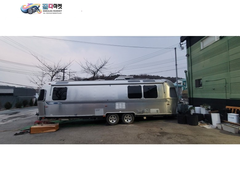에어스트림 플라잉 클라우드 2008년식 에어스트림 클래식 리미티드 30피트 정박형 2008