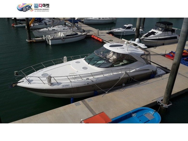 크루져 홀리데이 2007년식 Cruisers Yachts 52 Express,볼보 디젤 715마력 트윈 판매나 교환 합니다.