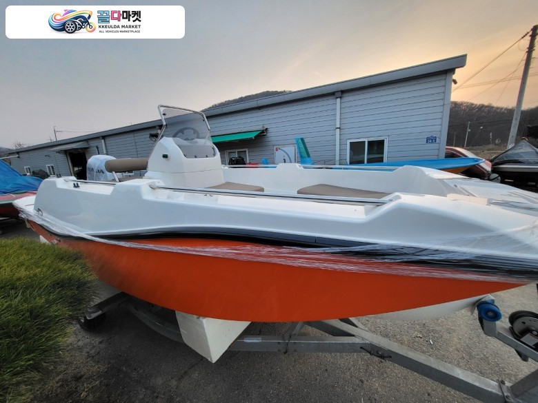 수입기타 레저형보트 2016년식 수입 레저 보트 V2  5.0 판매 (100hp 선외기)  가격조정!!
