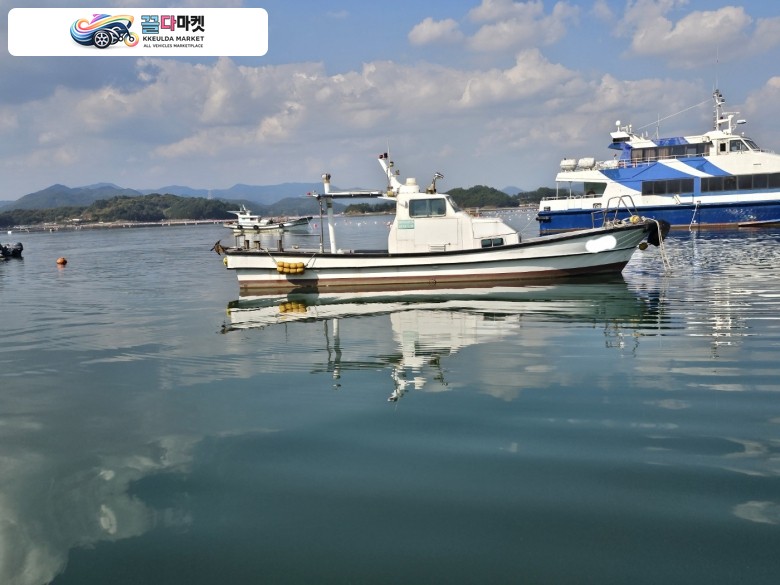 국산기타 낚시보트 1998년식 레저보트 선내기 33피트선박용디젤 316hp