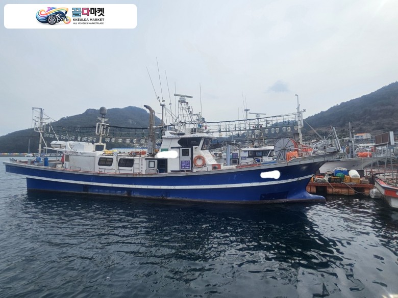 국산기타 어선 2010년식 경남 9.77톤 연안복합허가 낚시어선 판매합니다.