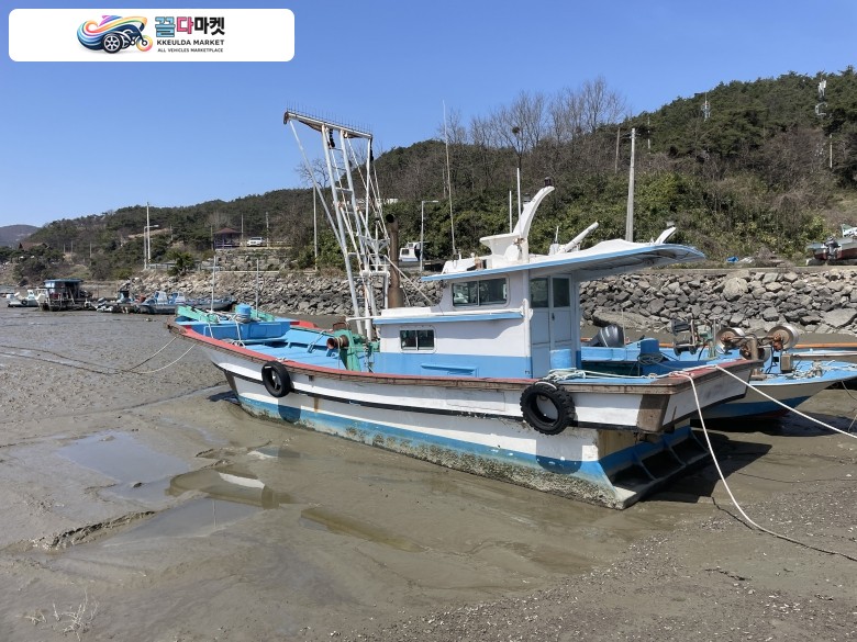 국산기타 어선 2004년식 4.84톤 어선 선체만 판매합니다.