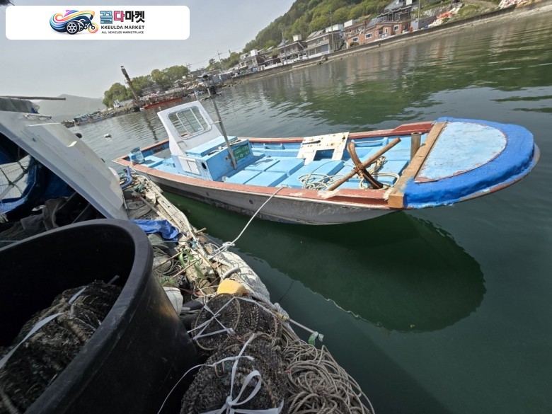 국산기타 어선 2010년식 1.08톤 선체만 판매합니다. (전국가능.선적증서 있음.엔진없음)