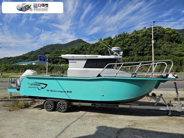 국산기타 낚시보트 2022년식 E*마린 7시리즈 롱캡  300마력 (사용시간10시간)