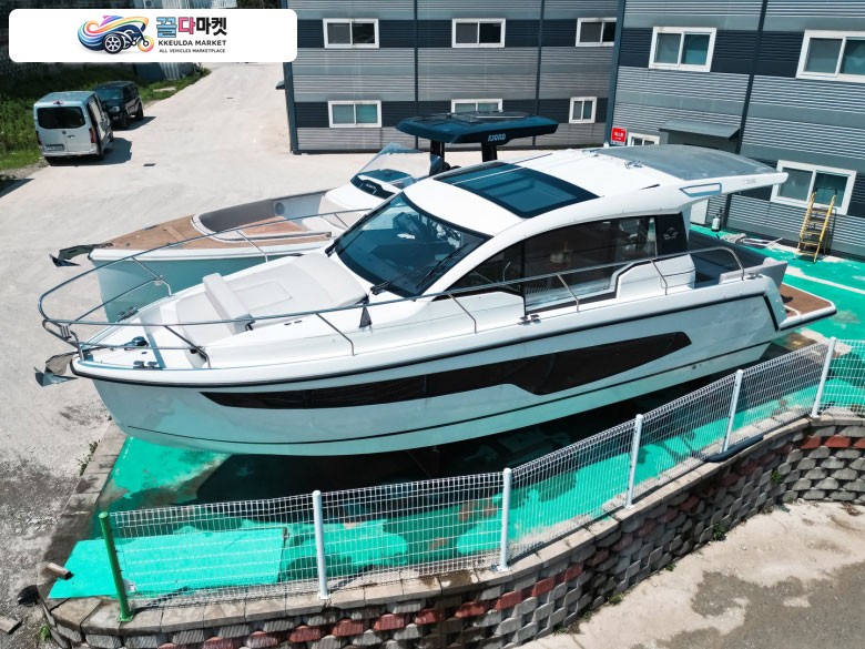 씨라인 C 335 2024년식 영국제 Sealine C335 풀옵션 판매 합니다.