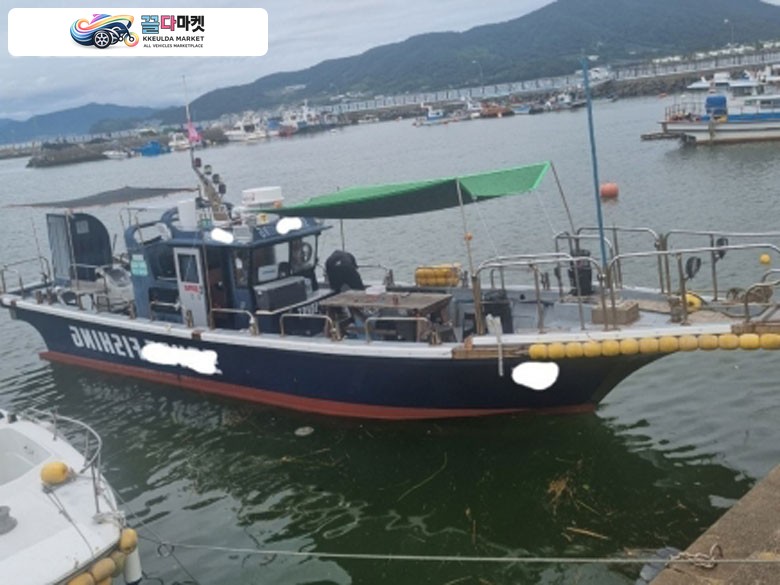 국산기타 어선 2019년식 경남 3.00톤 연안복합허가 낚시어선 판매합니다. (현재 선박 계류장 뱃자리.밴드 같이 양도합니다.)