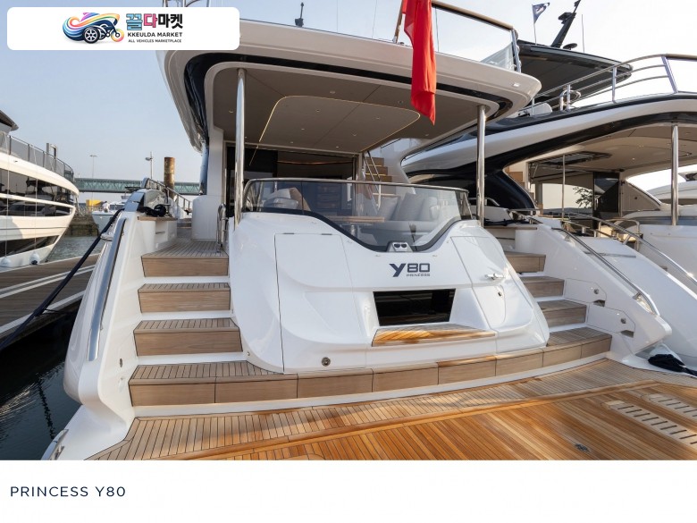 수입기타 크루즈보트 2024년식 영국 럭셔리 파워요트 Princess Y80 판매(Yard Number: Y80021)