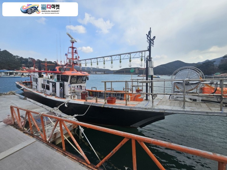 국산기타 어선 2021년식 경남 9.77톤 연안복합허가 낚시어선 판매합니다.