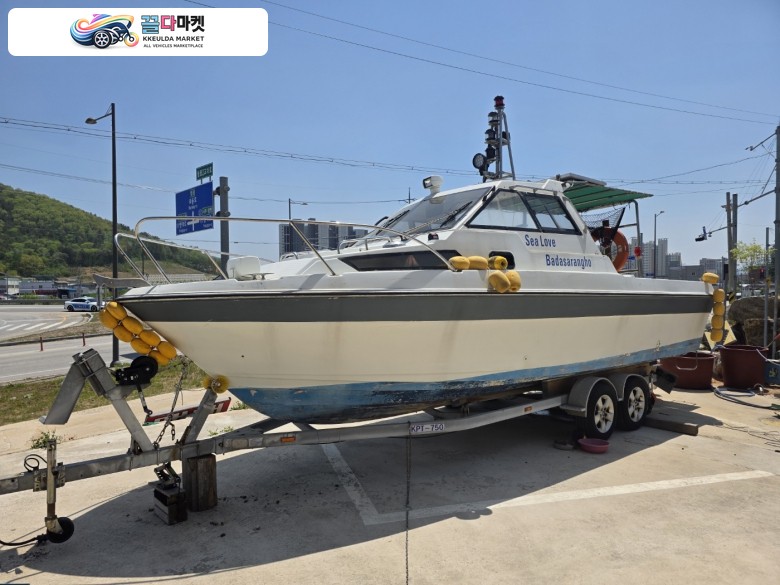 국산기타 낚시보트 2000년식 250마력 야마하 모터 달린 32ft  판매합니다.